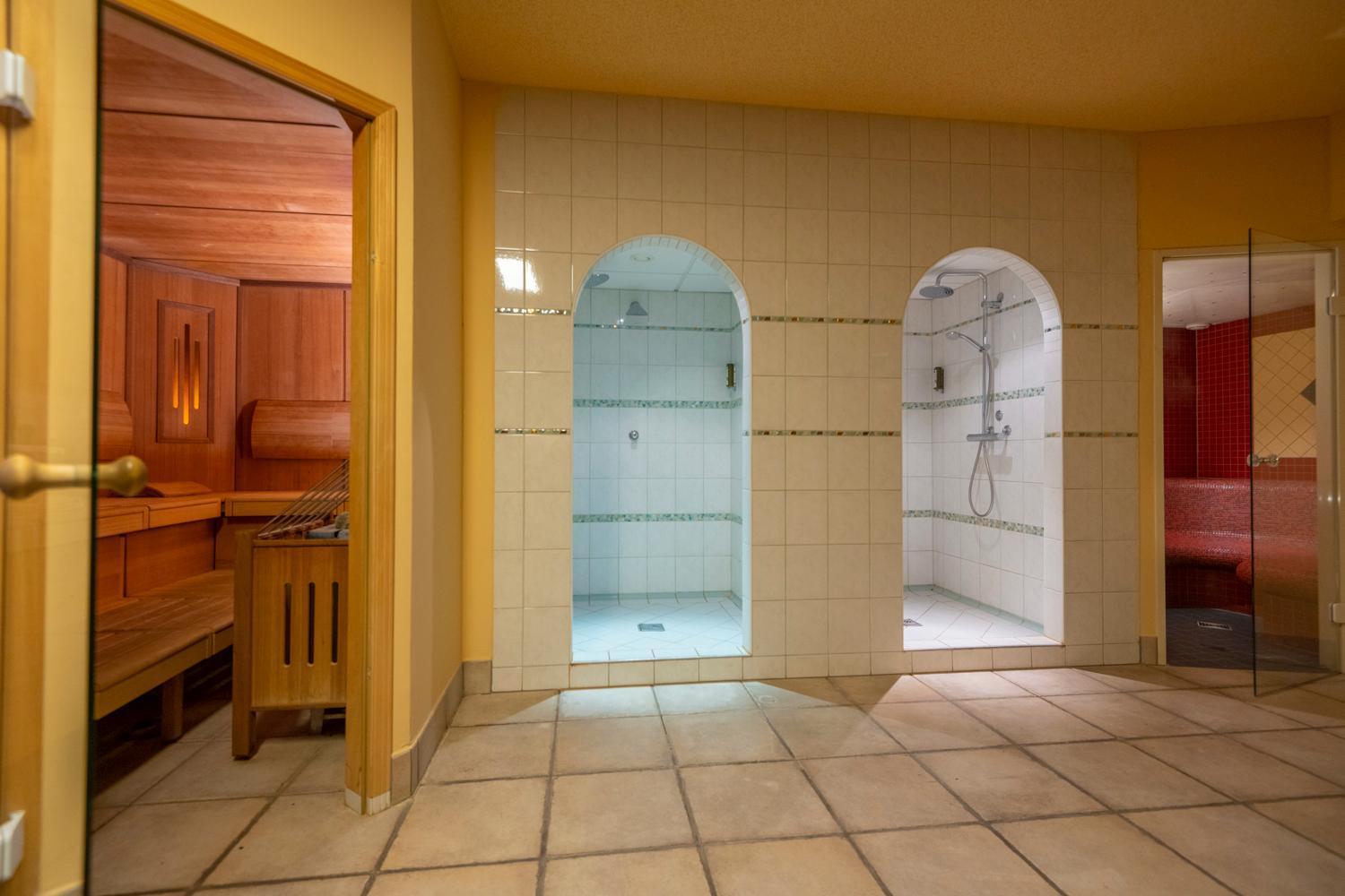 Hotel Landskron Bruck an der Mur Bagian luar foto