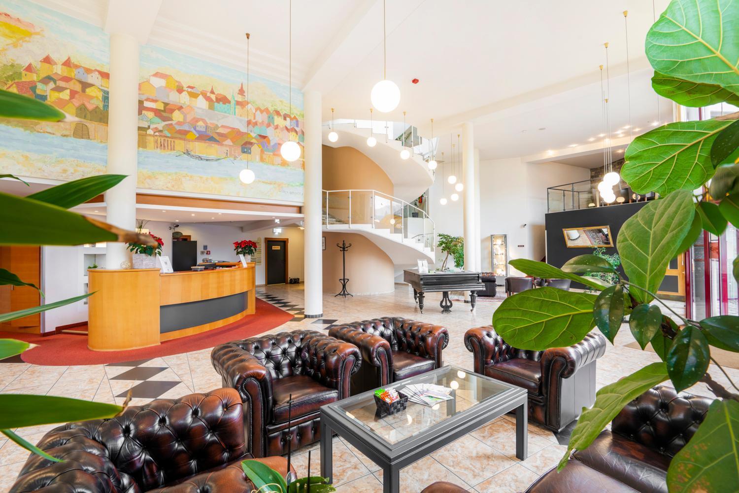 Hotel Landskron Bruck an der Mur Bagian luar foto