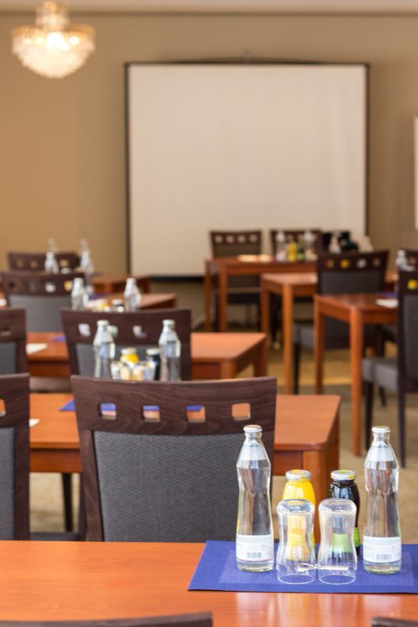 Hotel Landskron Bruck an der Mur Bagian luar foto
